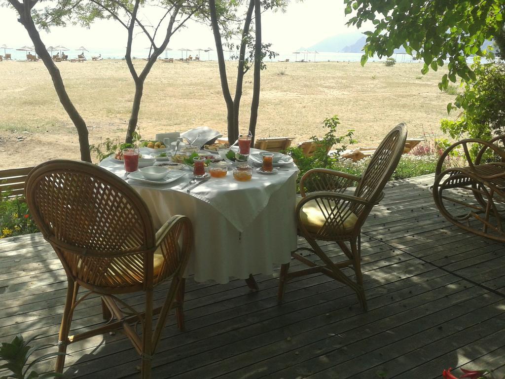 Bellerofon Beach Otel Чирали Екстериор снимка