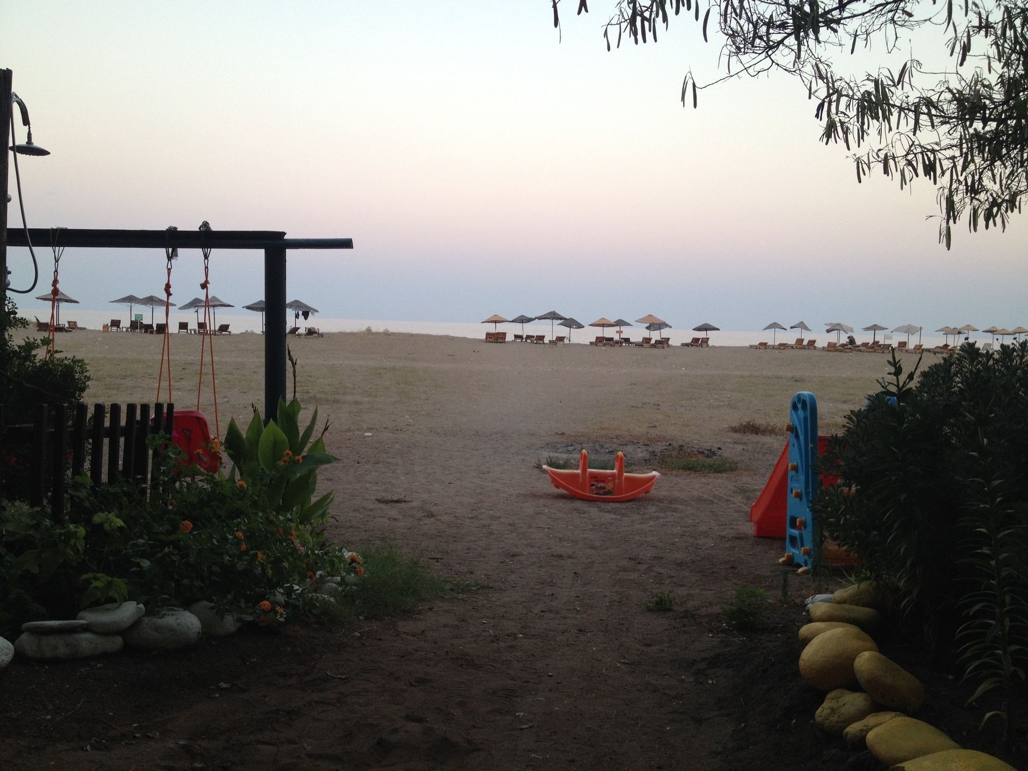Bellerofon Beach Otel Чирали Екстериор снимка